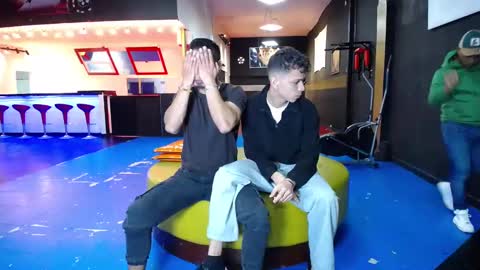 extrangers online show from 03/09/25, 12:09