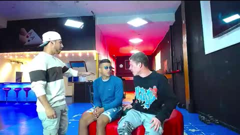 extrangers online show from 09/09/25, 12:15