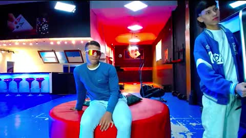 extrangers online show from 09/12/25, 11:43