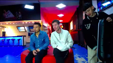 extrangers online show from 09/16/25, 11:33