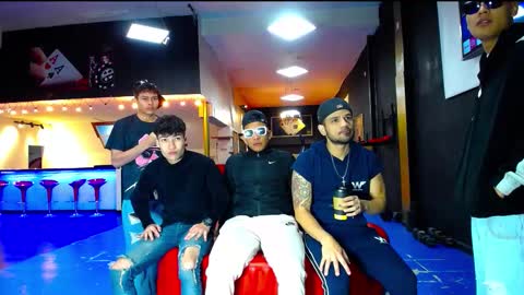 extrangers online show from 09/30/25, 11:04