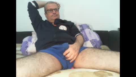 Snapshot of eyes12 chatting on 10/29/25, 03:20 GEORGE online show from 10/29/25, 03:20