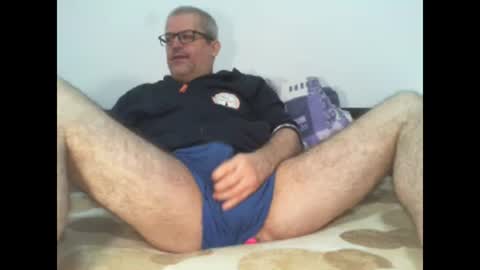 Snapshot of eyes12 chatting on 10/31/25, 06:25 GEORGE online show from 10/31/25, 06:25