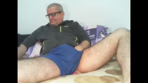 Snapshot of eyes12 chatting on 11/17/25, 01:22 GEORGE online show from 11/17/25, 01:22