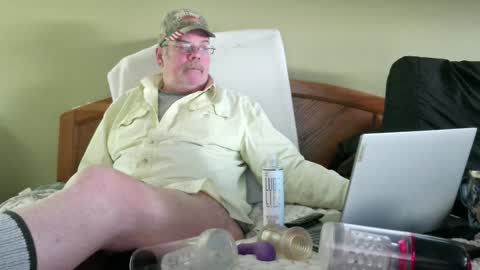 Snapshot of eyeswideshut63 chatting on 12/22/24, 07:31 Eyeswideshut63 online show from 12/22/24, 07:31