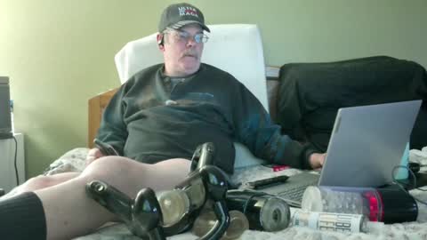 Snapshot of eyeswideshut63 chatting on 12/30/24, 12:22 Eyeswideshut63 online show from 12/30/24, 12:22