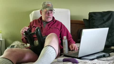 Snapshot of eyeswideshut63 chatting on 12/30/24, 10:01 Eyeswideshut63 online show from 12/30/24, 10:01