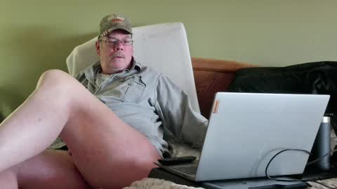 Snapshot of eyeswideshut63 chatting on 01/18/25, 06:43 Eyeswideshut63 online show from 01/18/25, 06:43