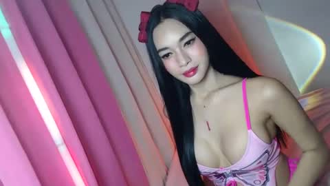 Snapshot of eyez0nm3 chatting on 12/20/24, 03:58 NewKarina online show from 12/20/24, 03:58