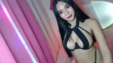 Snapshot of eyez0nm3 chatting on 12/22/24, 04:06 NewKarina online show from 12/22/24, 04:06