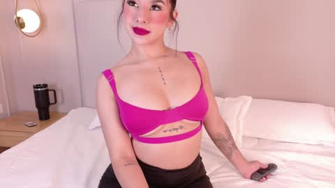 Snapshot of eymicooper chatting on 01/08/25, 12:47 eymicooper online show from 01/08/25, 12:47