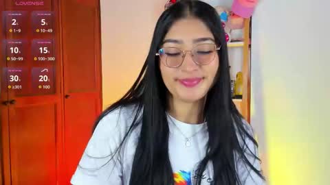 Snapshot of eymy_hadid_ chatting on 09/08/25, 06:51 Emily online show from 09/08/25, 06:51