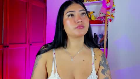 Snapshot of eymy_hadid_ chatting on 10/10/25, 02:49 Emily online show from 10/10/25, 02:49