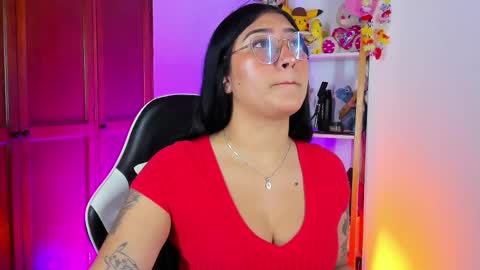 Snapshot of eymy_hadid_ chatting on 10/28/25, 08:55 Emily online show from 10/28/25, 08:55