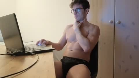 Snapshot of f24570a chatting on 12/02/24, 08:11 Mick online show from 12/02/24, 08:11