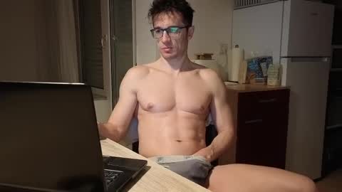 Snapshot of f24570a chatting on 03/07/25, 03:08 Mick online show from 03/07/25, 03:08