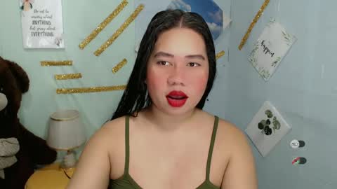 Snapshot of f3ckdollucy chatting on 02/15/25, 05:09 yanna online show from 02/15/25, 05:09