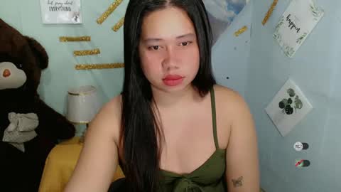 Snapshot of f3ckdollucy chatting on 02/17/25, 12:54 yanna online show from 02/17/25, 12:54