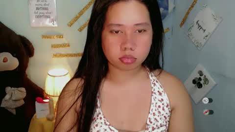 Snapshot of f3ckdollucy chatting on 02/21/25, 10:28 yanna online show from 02/21/25, 10:28