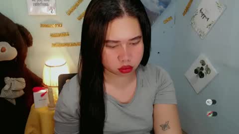 Snapshot of f3ckdollucy chatting on 02/22/25, 11:24 yanna online show from 02/22/25, 11:24