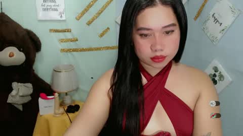Snapshot of f3ckdollucy chatting on 02/24/25, 07:33 yanna online show from 02/24/25, 07:33