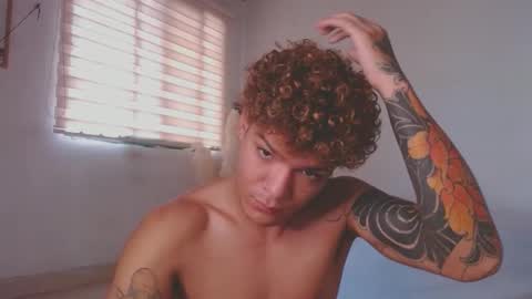 Snapshot of fabrizio_amery chatting on 01/11/25, 01:11 -  A N D E R online show from 01/11/25, 01:11