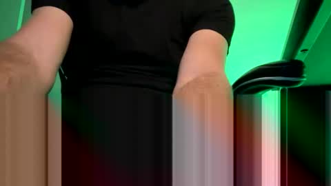 Snapshot of faceless_cowboy chatting on 11/22/25, 10:36 Alex online show from 11/22/25, 10:36