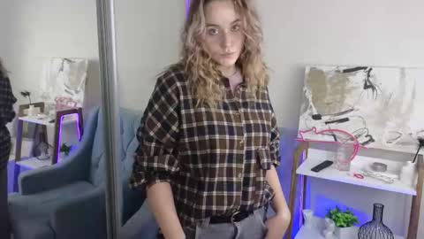 Snapshot of faecavaness chatting on 11/08/25, 07:19 faecavaness online show from 11/08/25, 07:19