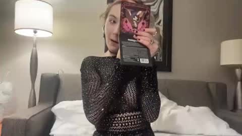 Fae online show from 10/12/25, 10:47