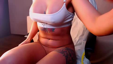 Snapshot of fairy_elli_hot chatting on 02/25/25, 08:30 Elli  online show from 02/25/25, 08:30