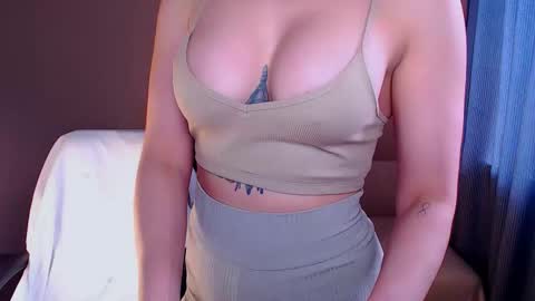 Snapshot of fairy_elli_hot chatting on 09/19/25, 01:45 Elli  online show from 09/19/25, 01:45