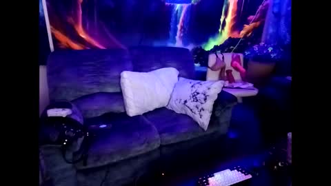 Snapshot of fairy_moan chatting on 11/19/25, 02:00 fairy_moan online show from 11/19/25, 02:00