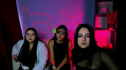 Snapshot of fairy_viola chatting on 10/31/25, 11:55 Viola online show from 10/31/25, 11:55