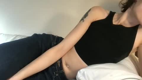 Snapshot of fakenshitsis chatting on 11/16/25, 06:24 Haydee online show from 11/16/25, 06:24