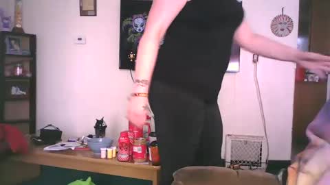 Snapshot of fapqueenc17 chatting on 12/22/24, 05:32 Scarlett online show from 12/22/24, 05:32