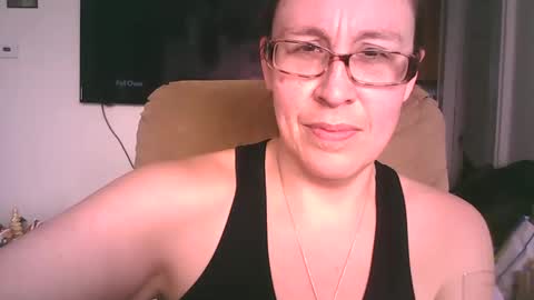 Snapshot of fapqueenc17 chatting on 12/23/24, 06:16 Scarlett online show from 12/23/24, 06:16