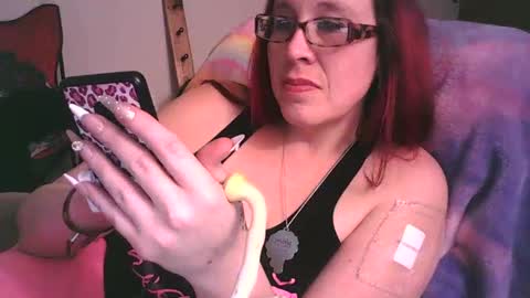 Snapshot of fapqueenc17 chatting on 12/27/24, 02:58 Scarlett online show from 12/27/24, 02:58