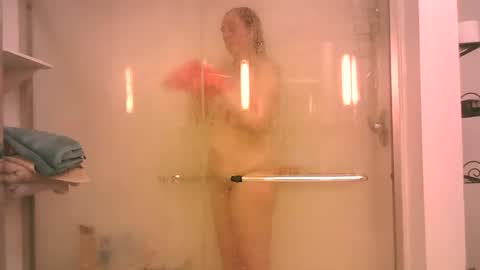 Snapshot of fapqueenc17 chatting on 02/06/25, 02:44 Scarlett online show from 02/06/25, 02:44