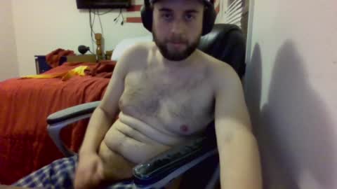 Snapshot of farmboy2398 chatting on 12/21/24, 01:36 farmboy2398 online show from 12/21/24, 01:36