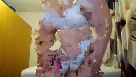 Snapshot of fatasscurvygirl chatting on 10/20/25, 05:52 AyleenV online show from 10/20/25, 05:52