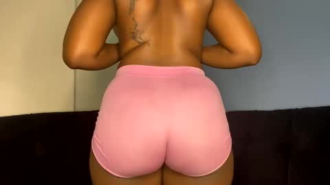 Snapshot of fatassfreak254 chatting on 12/01/24, 05:24 Winnie online show from 12/01/24, 05:24