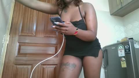 Snapshot of fatassfreak254 chatting on 12/26/24, 11:43 Winnie online show from 12/26/24, 11:43