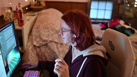 Snapshot of fayeholloway chatting on 12/31/24, 09:17 Faye Holloway online show from 12/31/24, 09:17