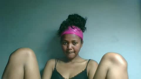 fayence09 online show from 09/25/25, 07:17