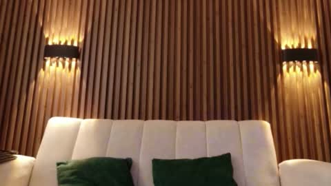 Feelena online show from 11/20/25, 05:23