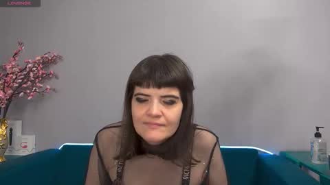 Laura online show from 11/11/25, 12:32