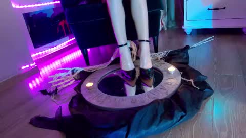 Snapshot of feetvibe chatting on 10/23/25, 08:35 FeetVibe online show from 10/23/25, 08:35