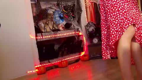 Snapshot of feetvibe chatting on 10/28/25, 07:34 FeetVibe online show from 10/28/25, 07:34