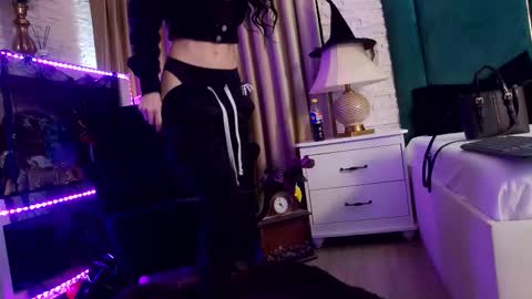 Snapshot of feetvibe chatting on 11/03/25, 08:59 FeetVibe online show from 11/03/25, 08:59