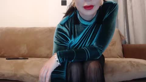 Snapshot of felinechic chatting on 01/08/25, 05:16 FelineChic online show from 01/08/25, 05:16